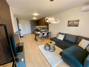 New apartment with free parking near the airport